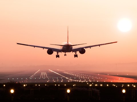 Flight-Discounts_GettyImages-sb10062851ai-001